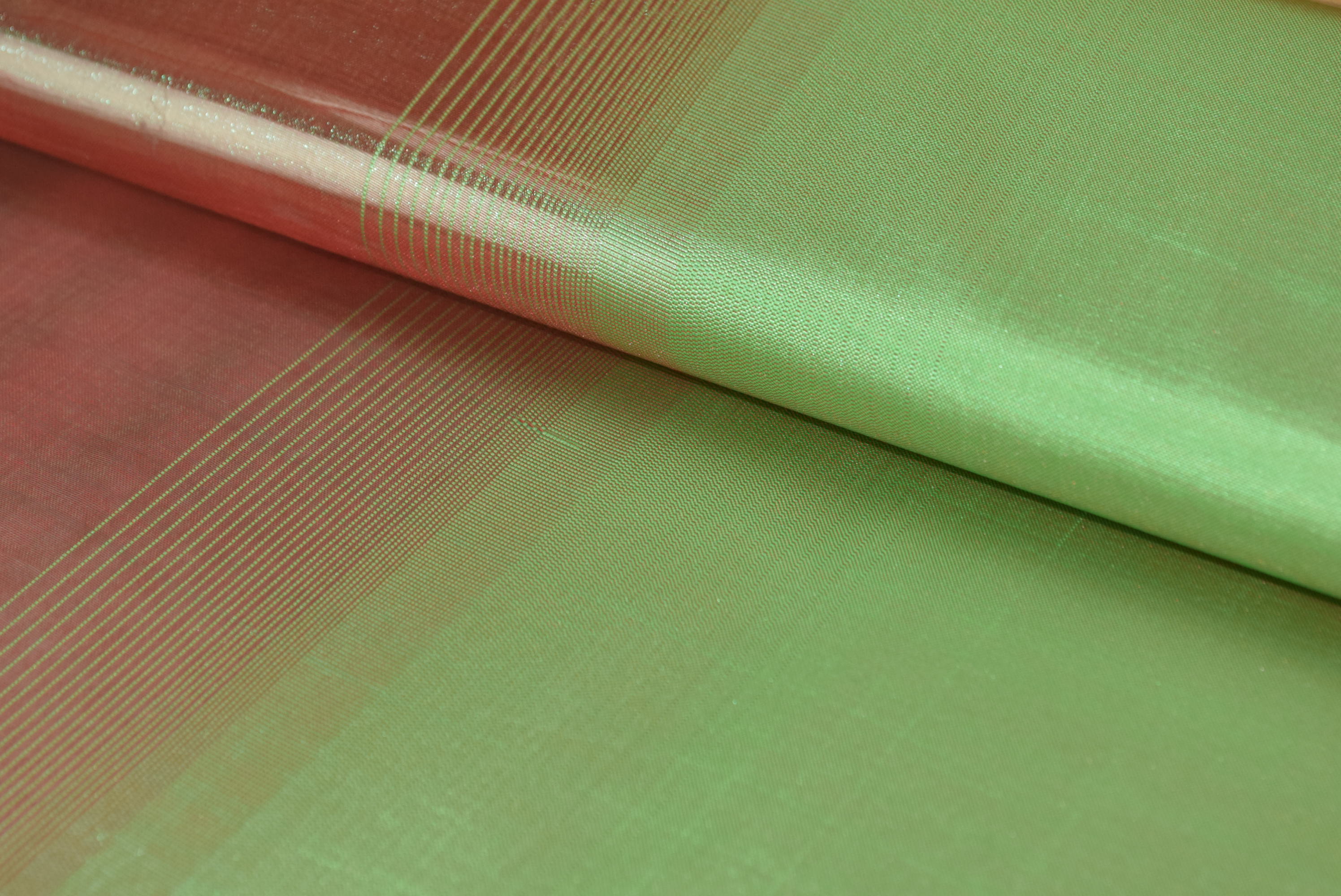 Тейлор (красно-зел полоса с органзой)